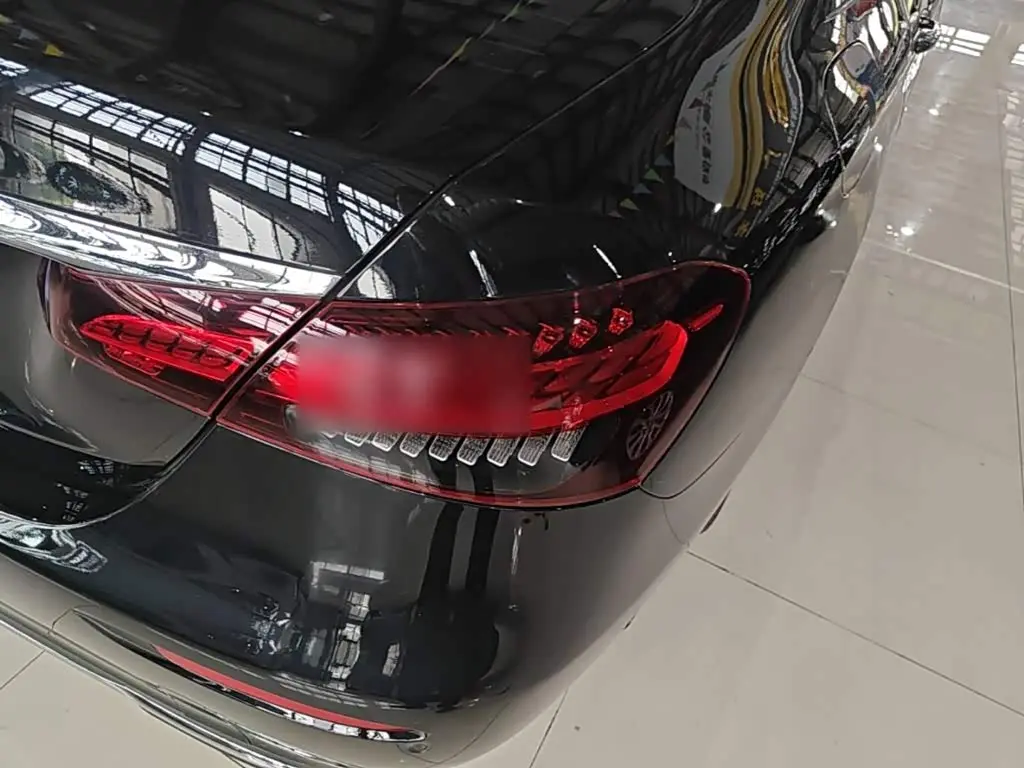 Mercedes-Benz E-Class 2022 — Photo 8/20