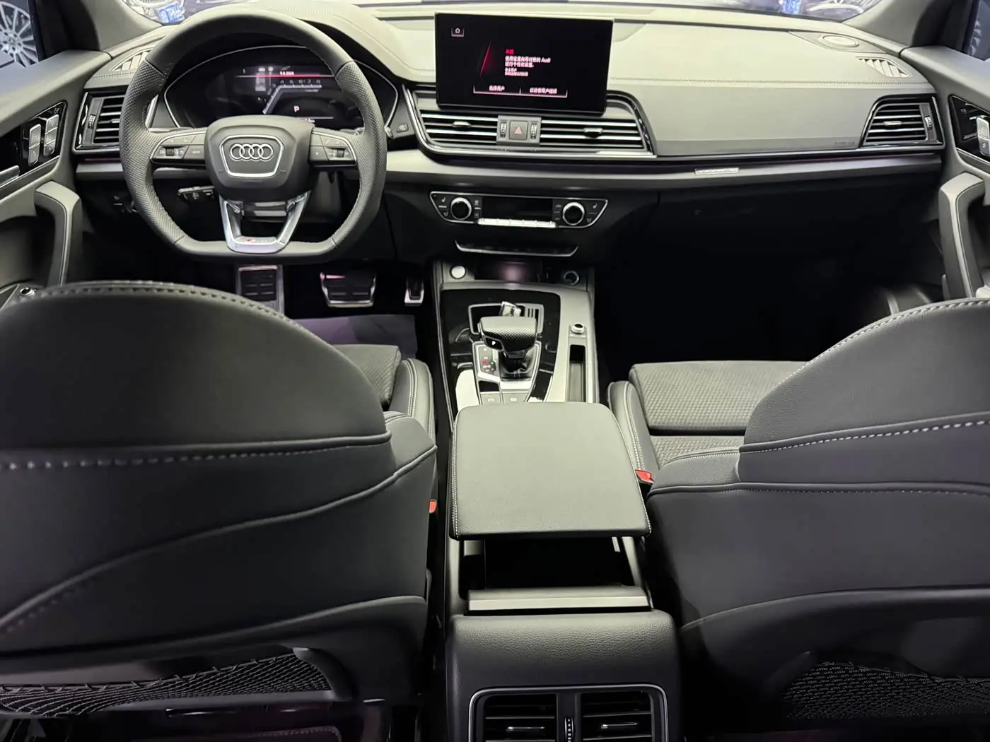 Audi Q5L Sportback 2025 — Фото 6/15