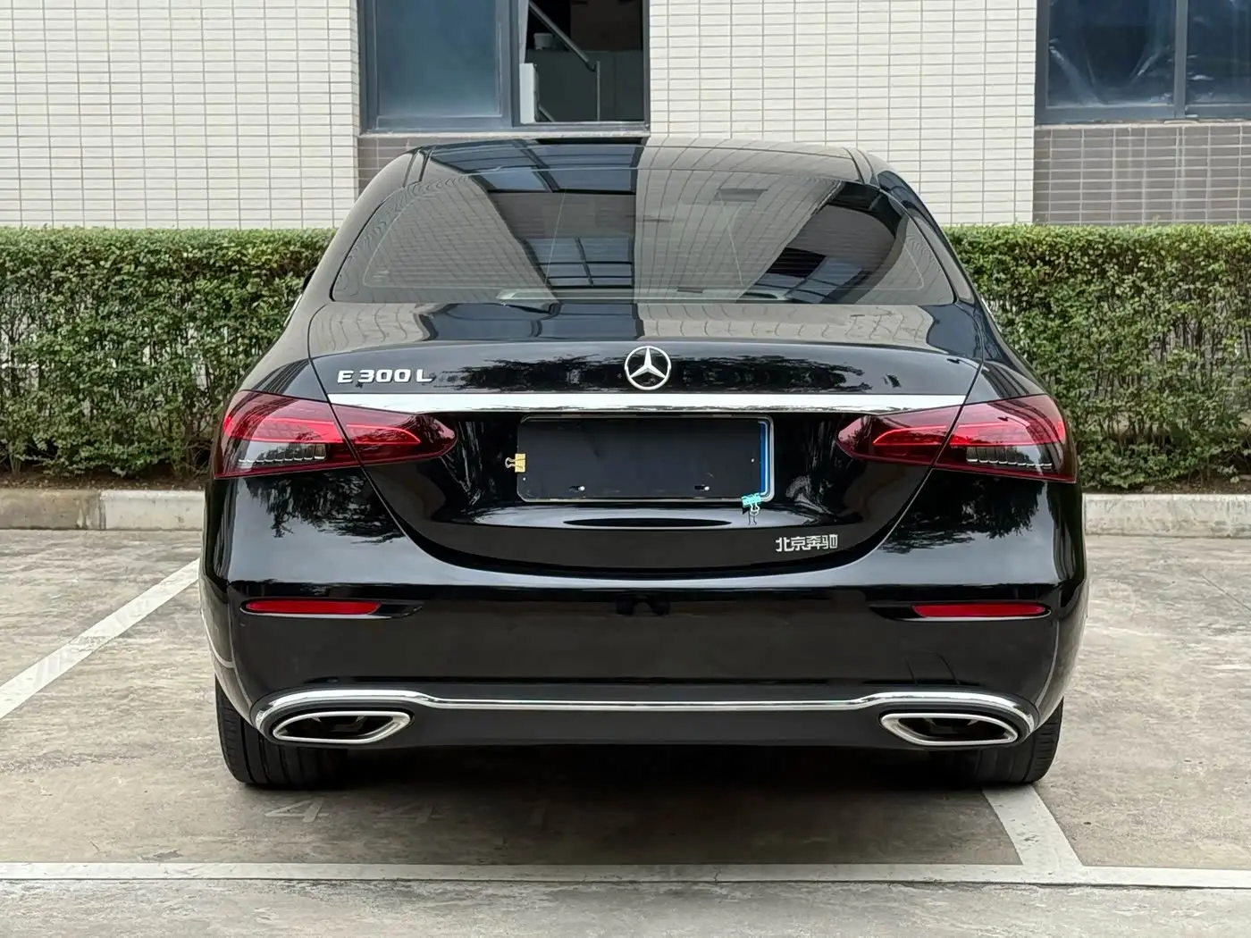 Mercedes-Benz E-Class 2023 — Photo 8/9