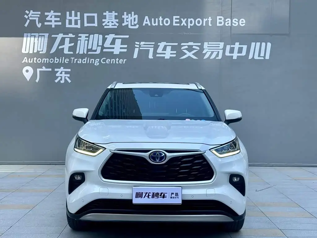 Toyota Highlander 2022 — Photo 2/14