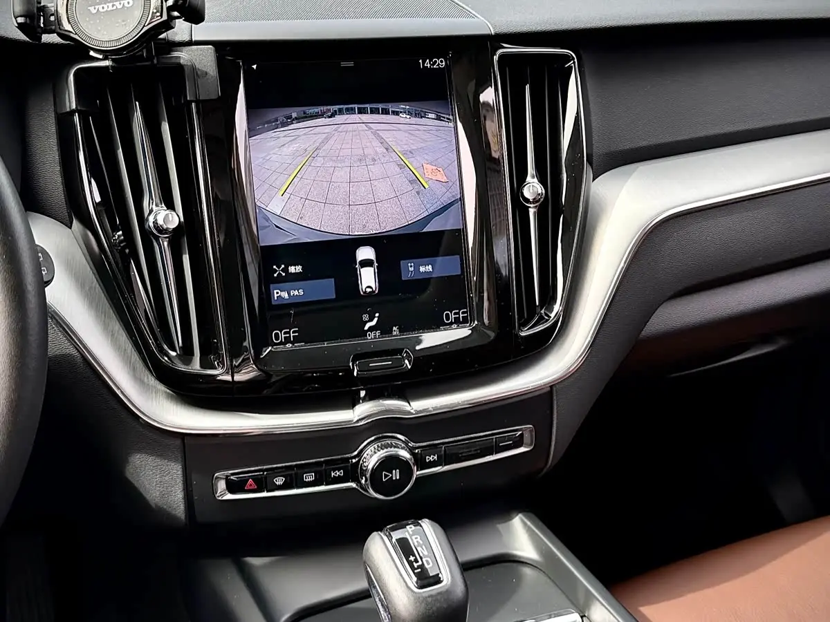 Volvo XC60 2020 — Фото 16/16