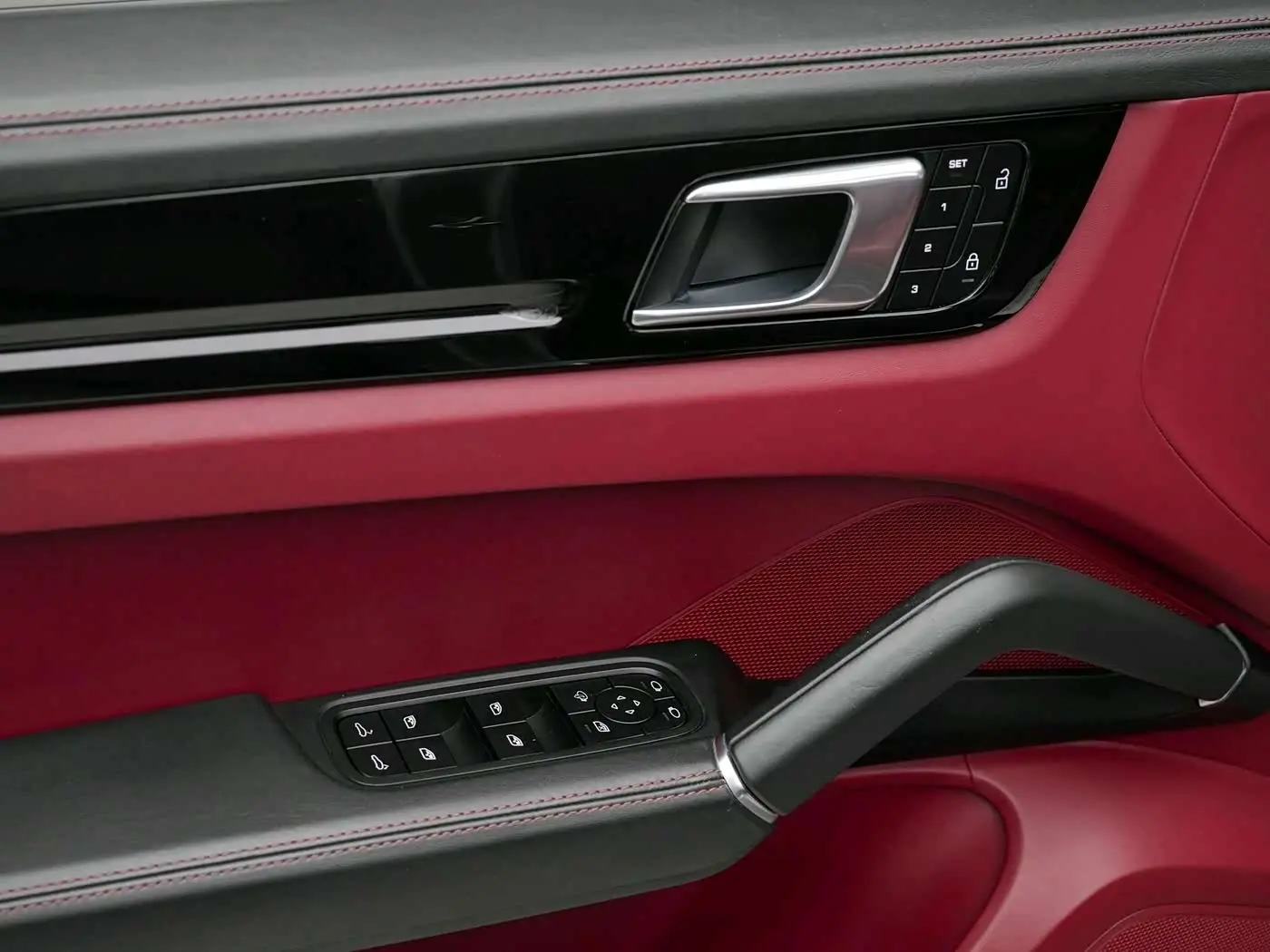 Porsche Cayenne 2023 — Photo 9/20