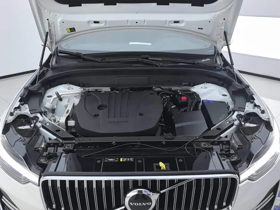Volvo XC60 2025 — Фото 10/16