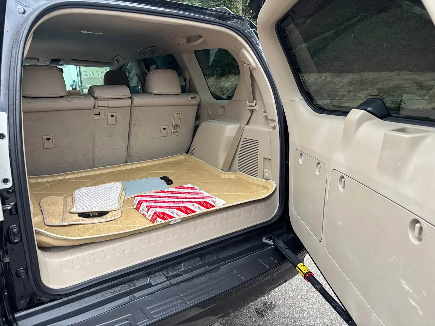 Toyota Prado 2012 — Photo 12/19