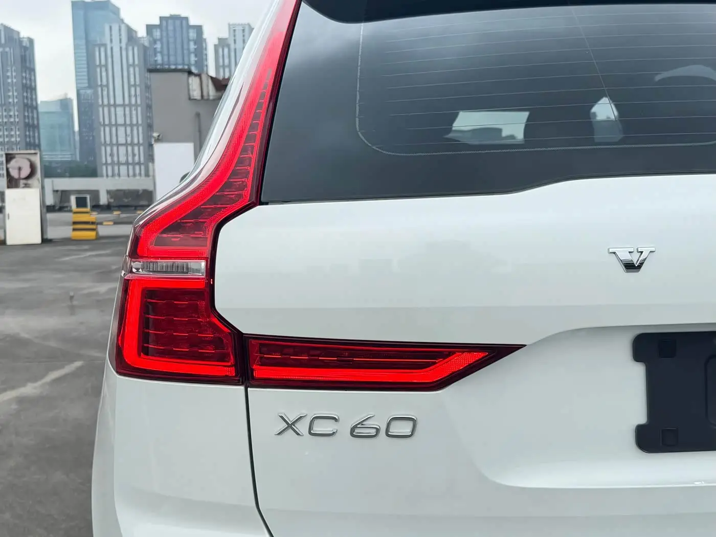 Volvo XC60 2018 — Фото 16/18