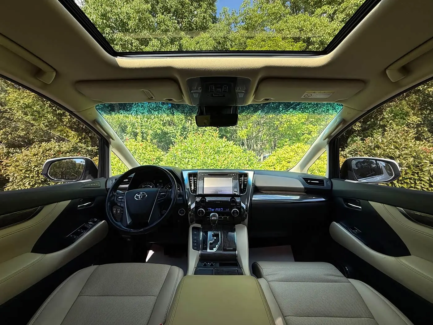 Toyota Alphard 2020 — Photo 13/20