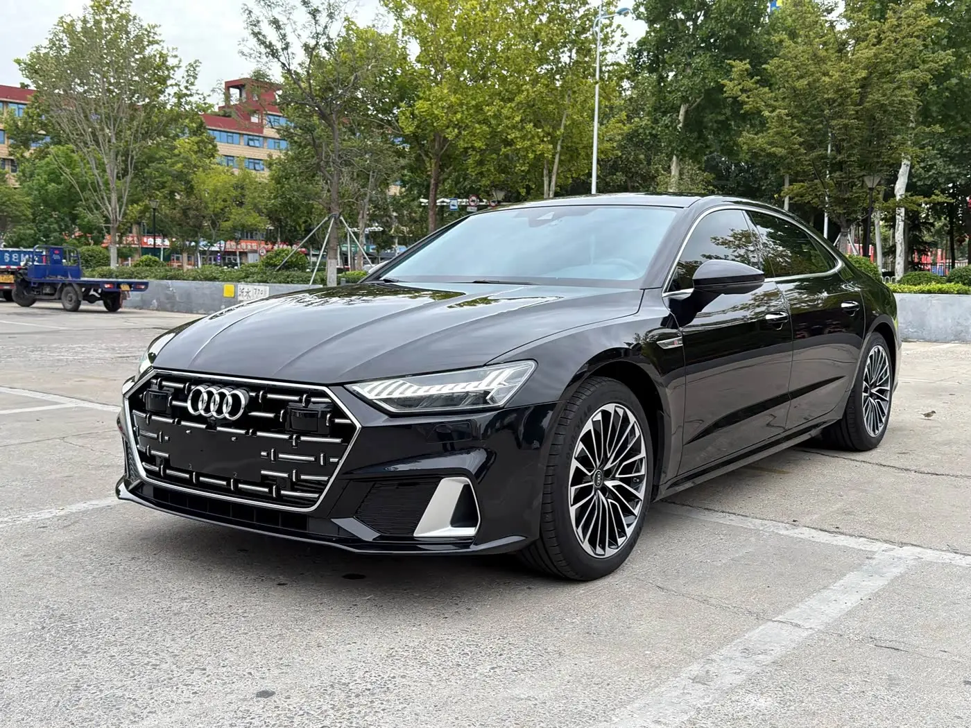 Audi A7L 2024 — Photo 2/15