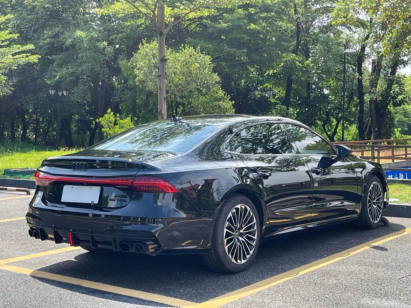 Audi A7L 2025 — Photo 4/20