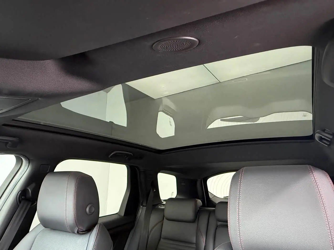 Land Rover Discovery Sport 2023 — Фото 16/16