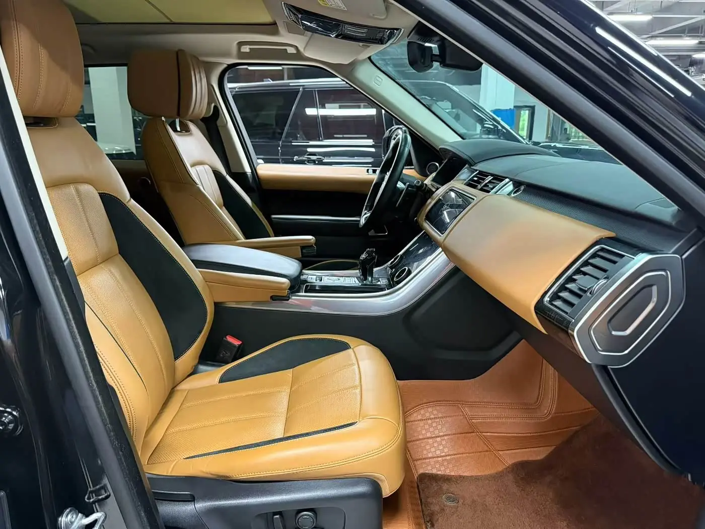 Land Rover Range Rover Sport 2023 — Photo 6/9