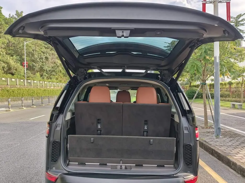 Land Rover Discovery 2017 — Photo 12/12