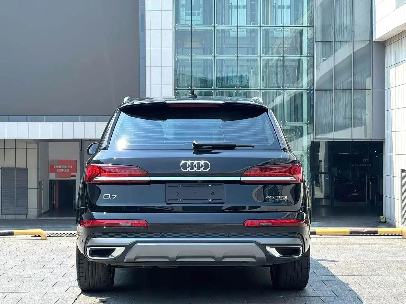Audi Q7 2023 — Photo 8/9