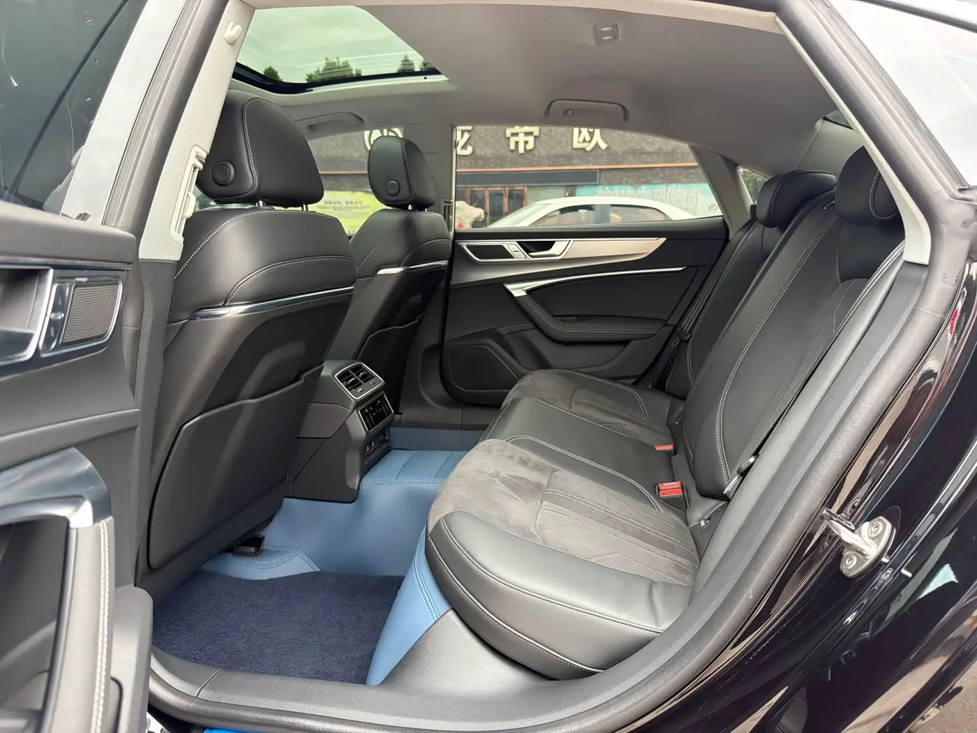Audi A7L 2024 — Photo 8/15
