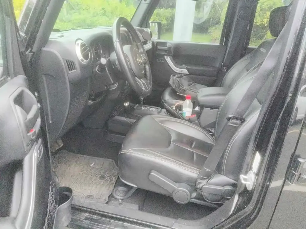 Jeep Wrangler 2016 — Photo 8/15