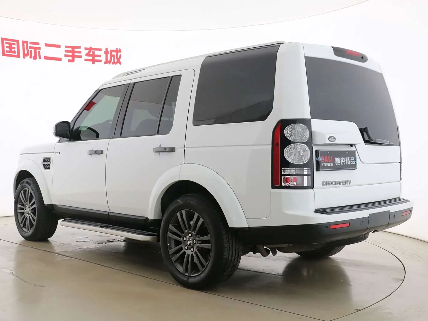 Land Rover Discovery 2016 — Photo 9/16