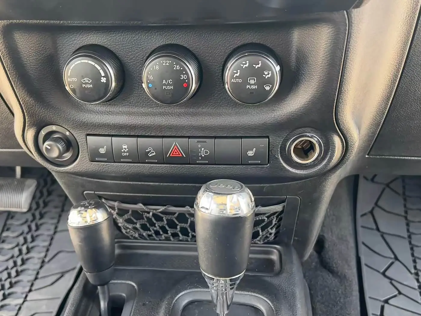 Jeep Wrangler 2012 — Photo 8/13