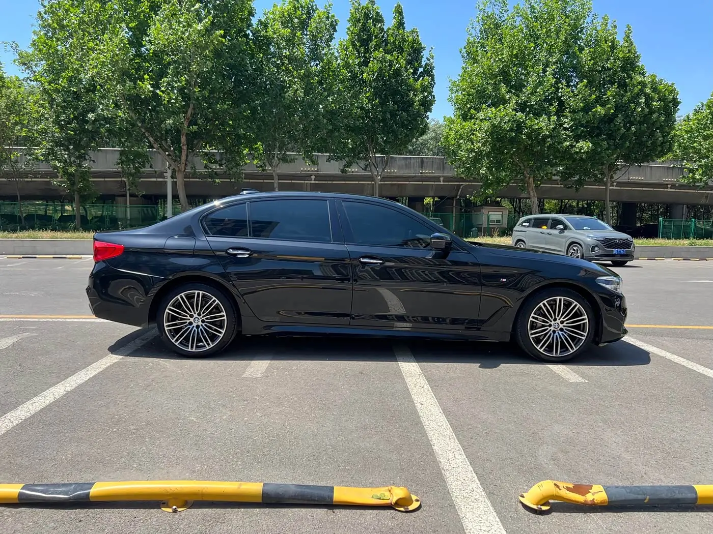BMW 5 Series 2018 — ფოტო 9/20