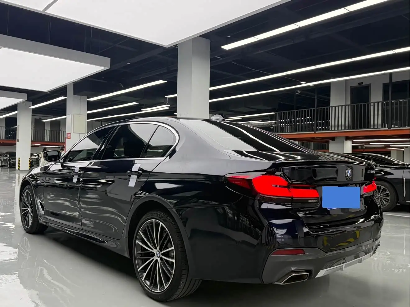 BMW 5 Series 2020 — Photo 18/19