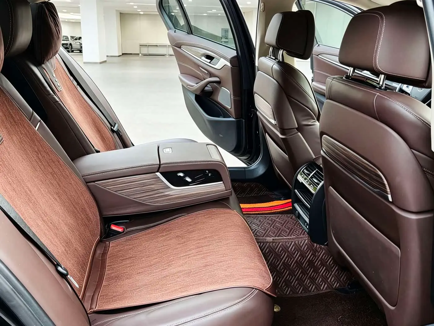 BMW 5 Series New Energy 2020 — Фото 13/13