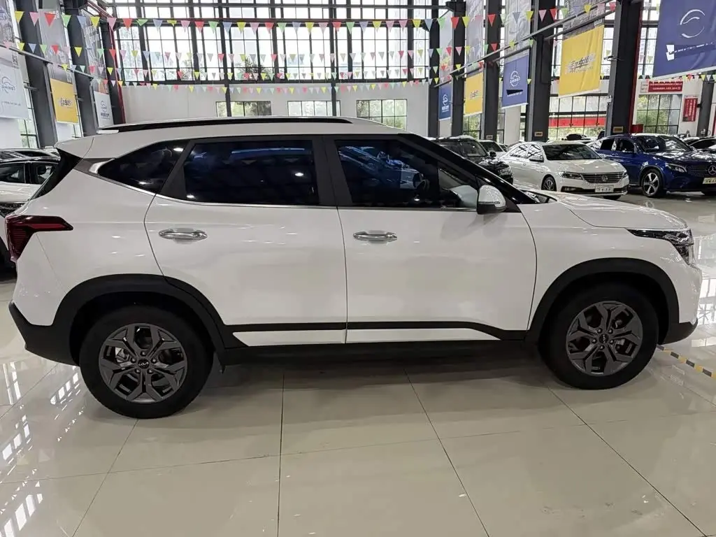 Kia Seltos 2023 — ფოტო 7/10