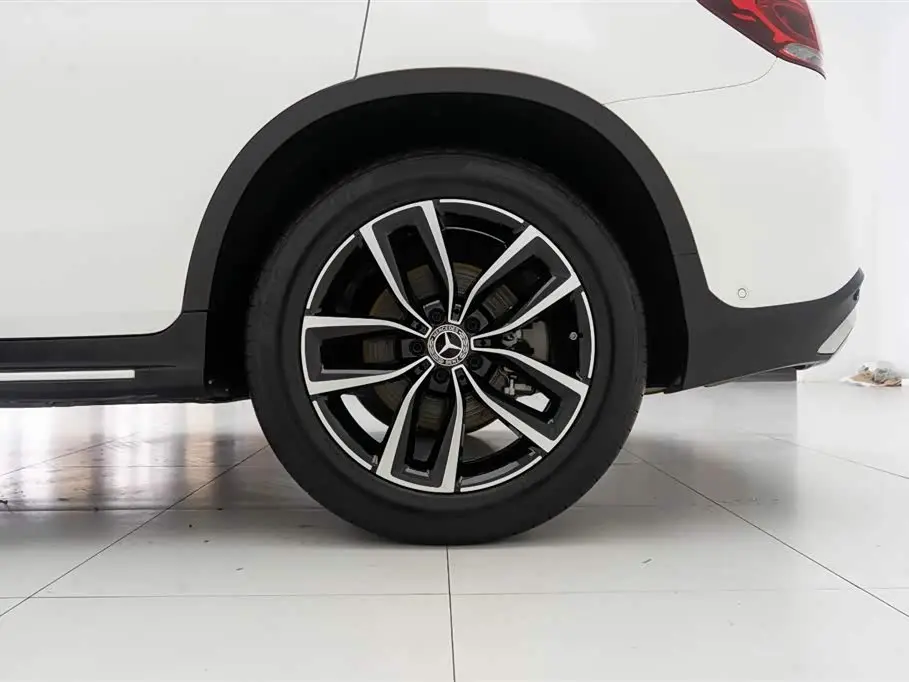 Mercedes-Benz GLC 2020 — Photo 18/20