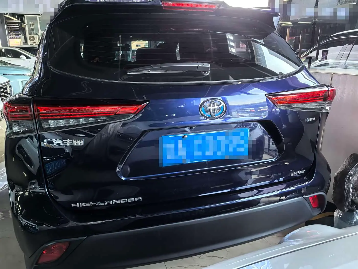 Toyota Highlander 2022 — Фото 5/10