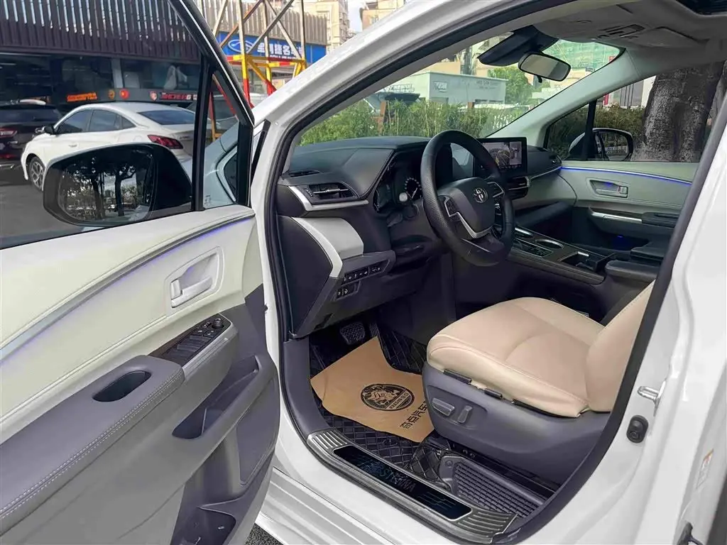 Toyota Sienna 2024 — Photo 17/20