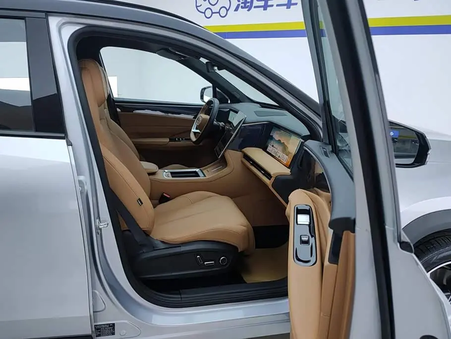 Geely Galaxy Galaxy L7 2025 — Фото 8/16