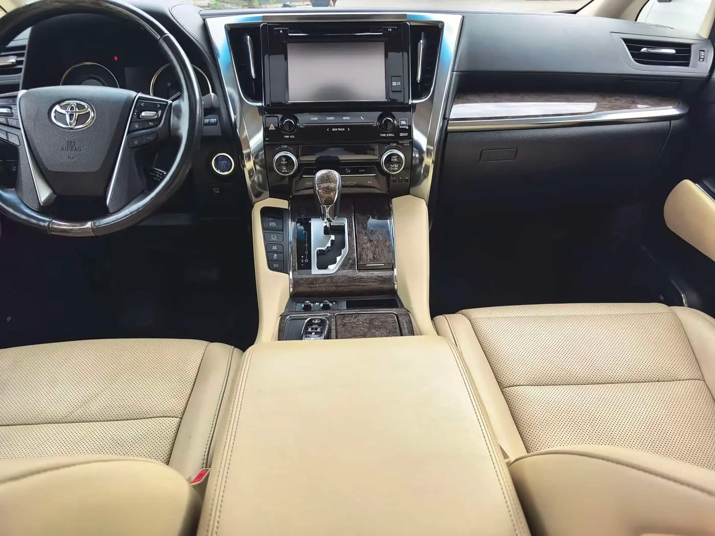 Toyota Alphard 2020 — Photo 9/13