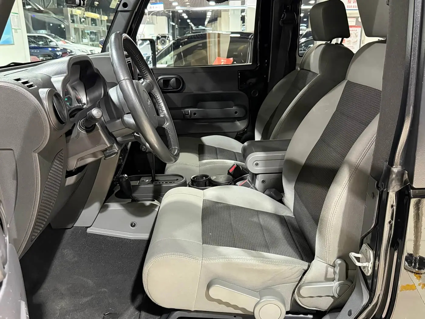 Jeep Wrangler 2010 — Фото 4/14