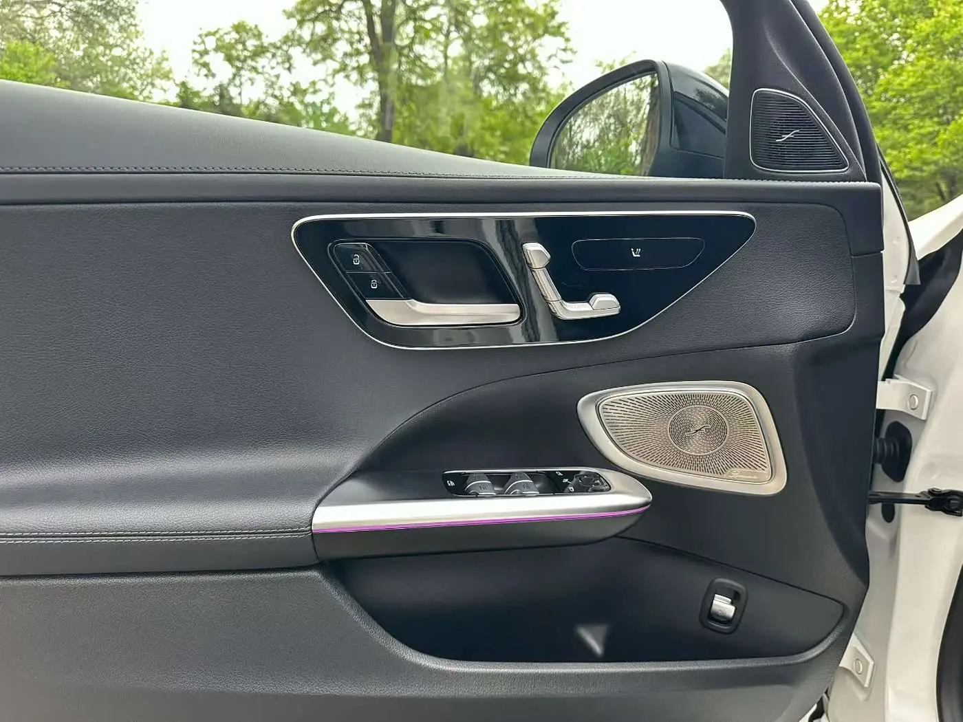 Mercedes-Benz C-Class 2024 — Photo 7/20