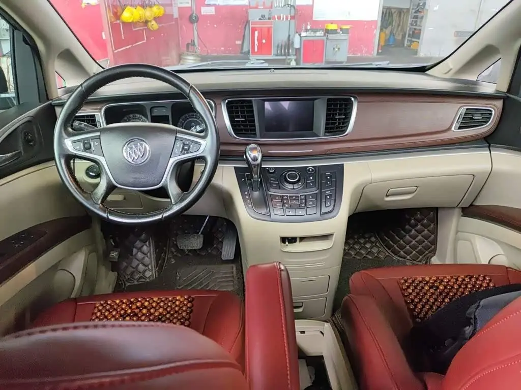 Buick GL8 2017 — Photo 13/20