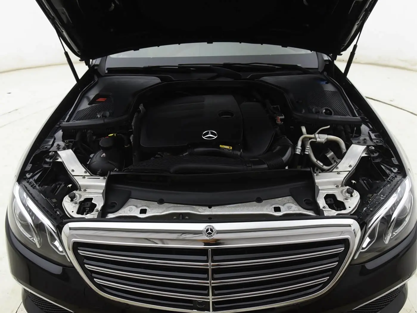 Mercedes-Benz E-Class 2020 — Фото 12/20