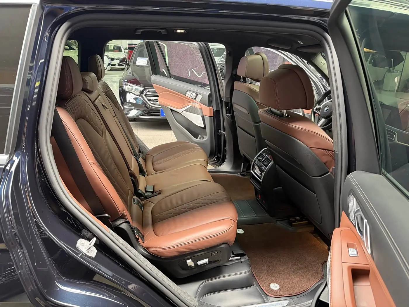 BMW X7 2021 — Фото 17/20
