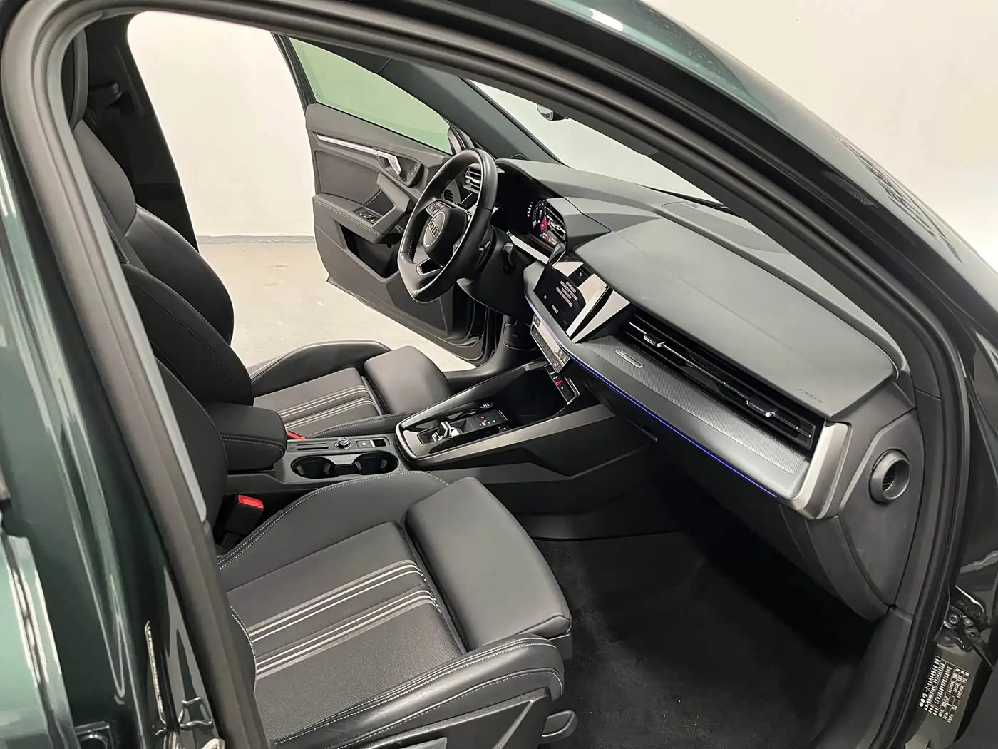 Audi A3 2023 — ფოტო 18/19