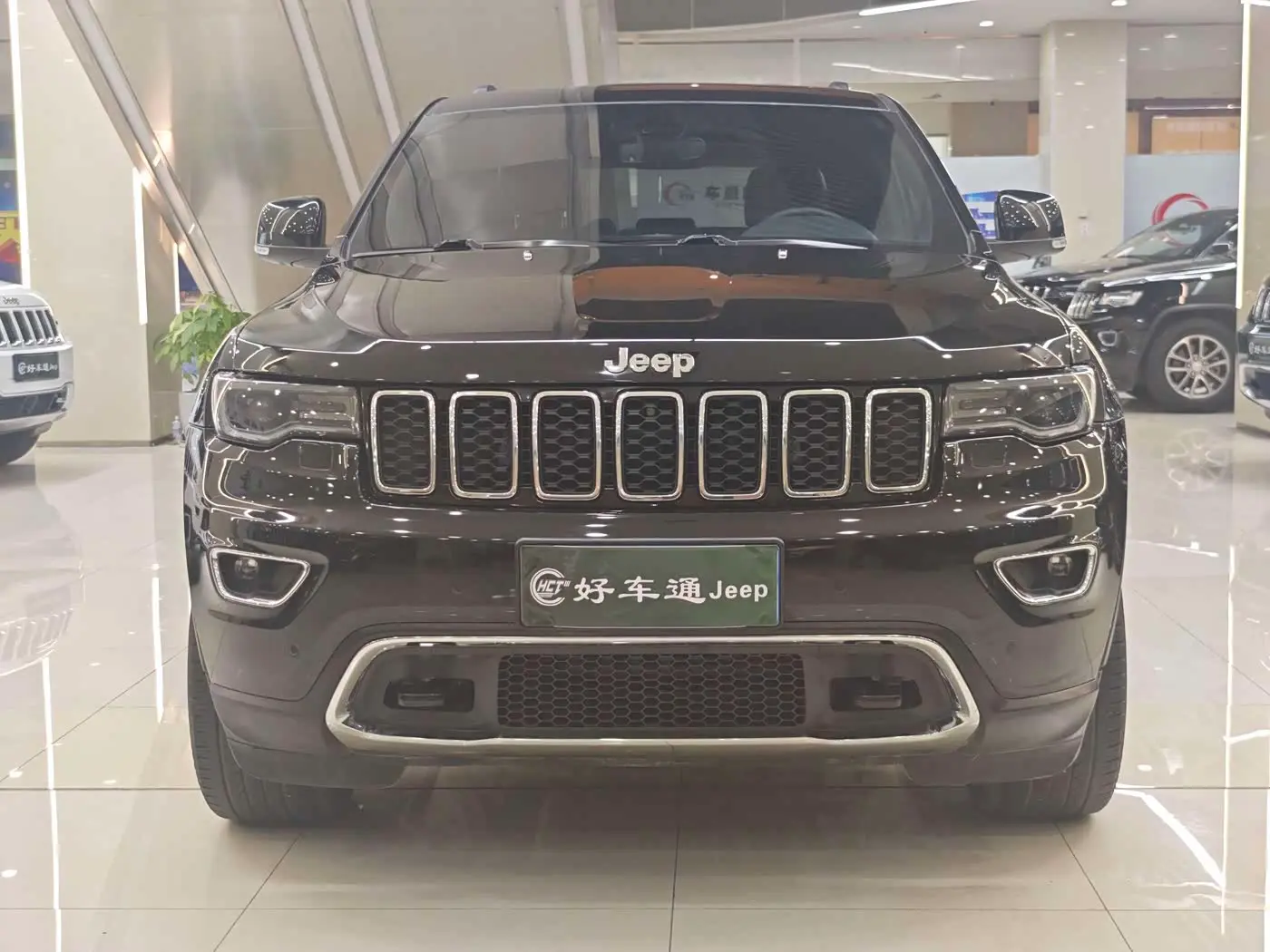 Jeep Grand Cherokee 2020 — Фото 2/18