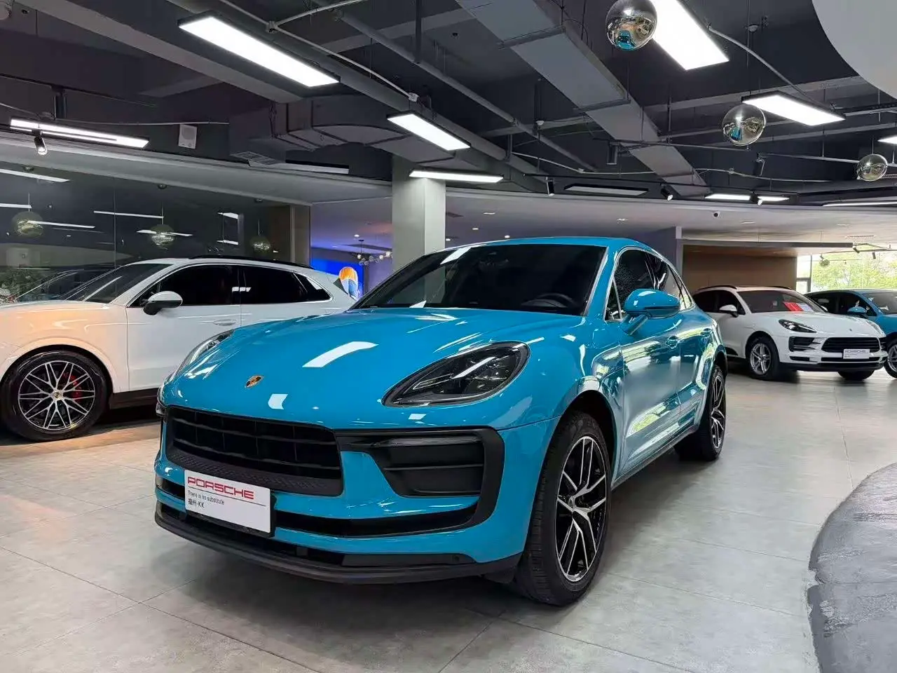 Porsche Macan 2022 — Photo 1/10