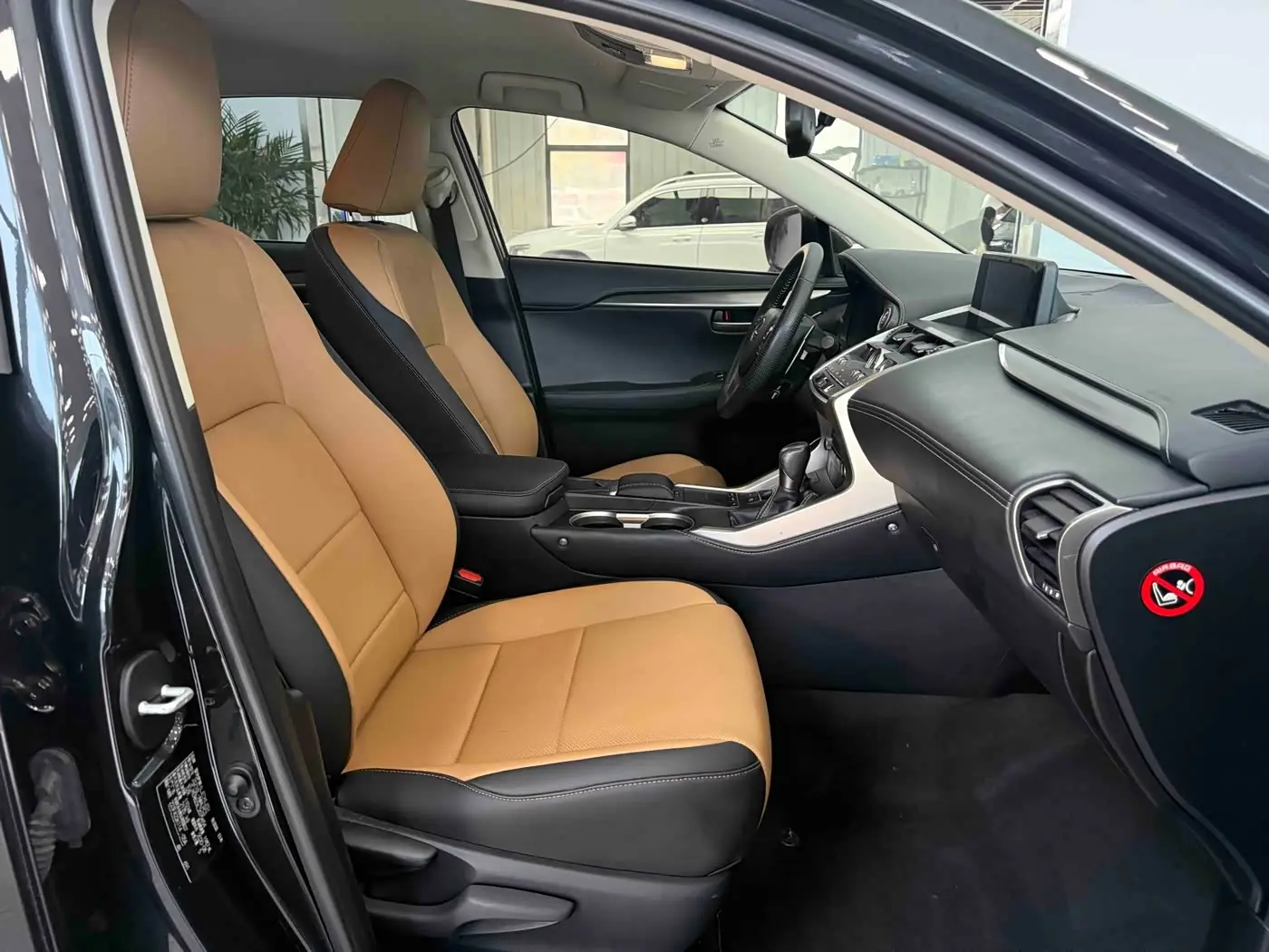 Lexus NX 2020 — Photo 19/20