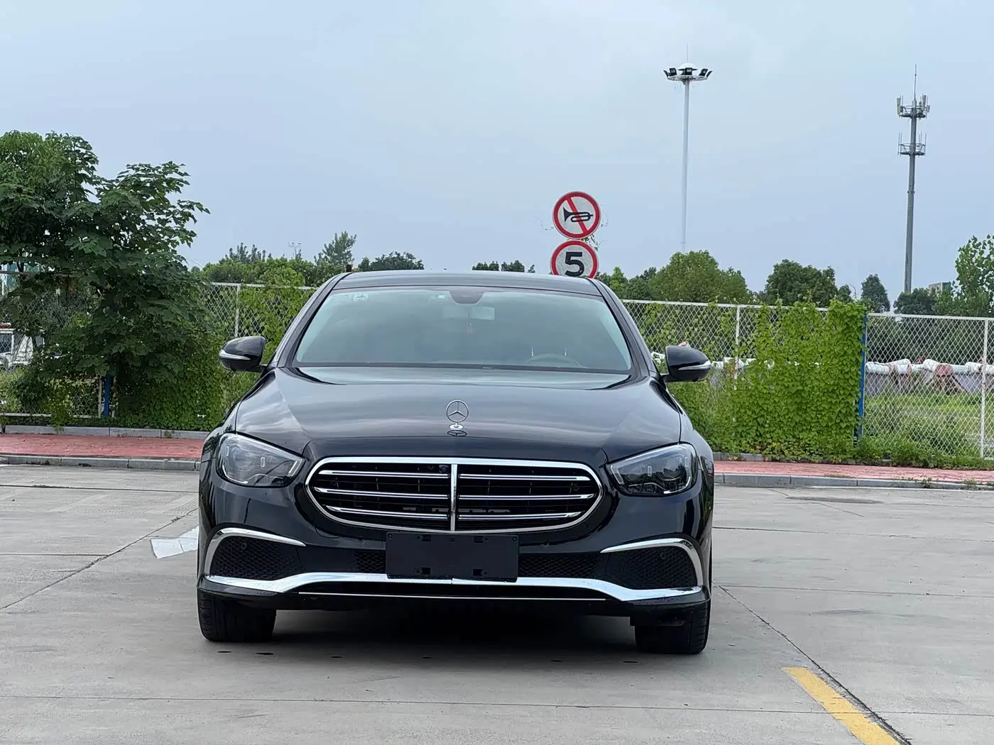 Mercedes-Benz E-Class 2019 — Photo 2/16