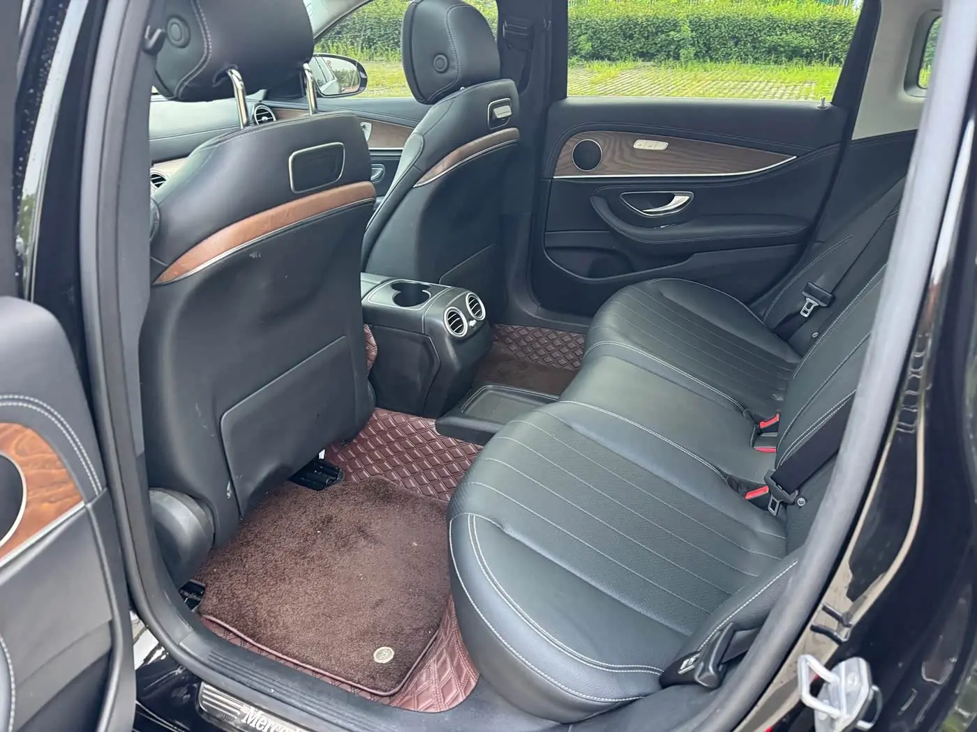 Mercedes-Benz E-Class 2019 — Photo 11/16