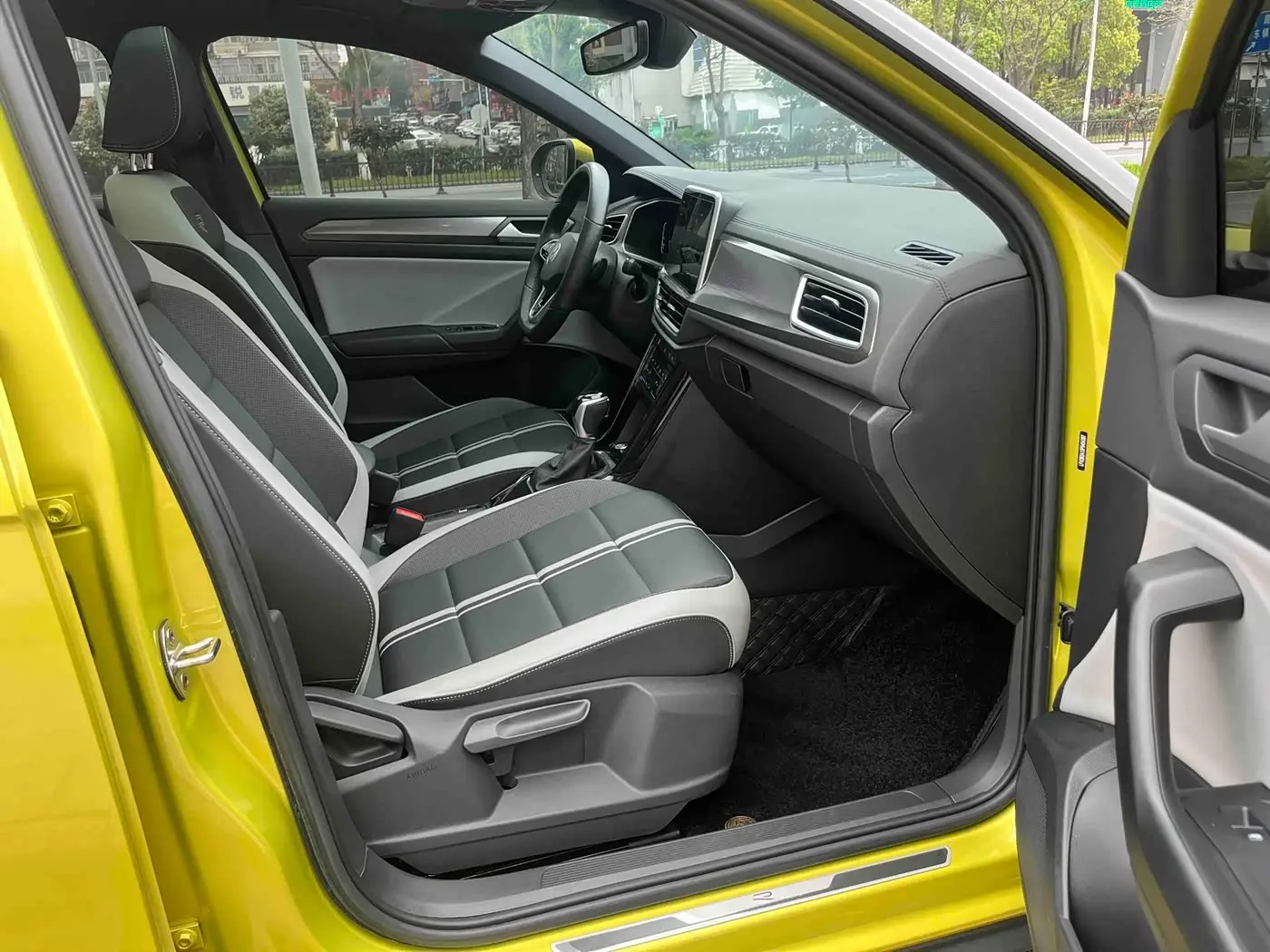 Volkswagen T-ROC 2023 — Фото 12/20