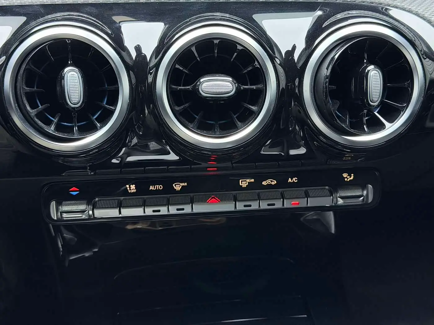 Mercedes-Benz A-Class 2022 — Photo 12/19