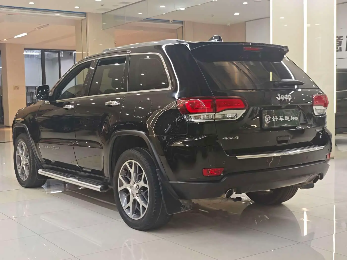 Jeep Grand Cherokee 2020 — Фото 16/18