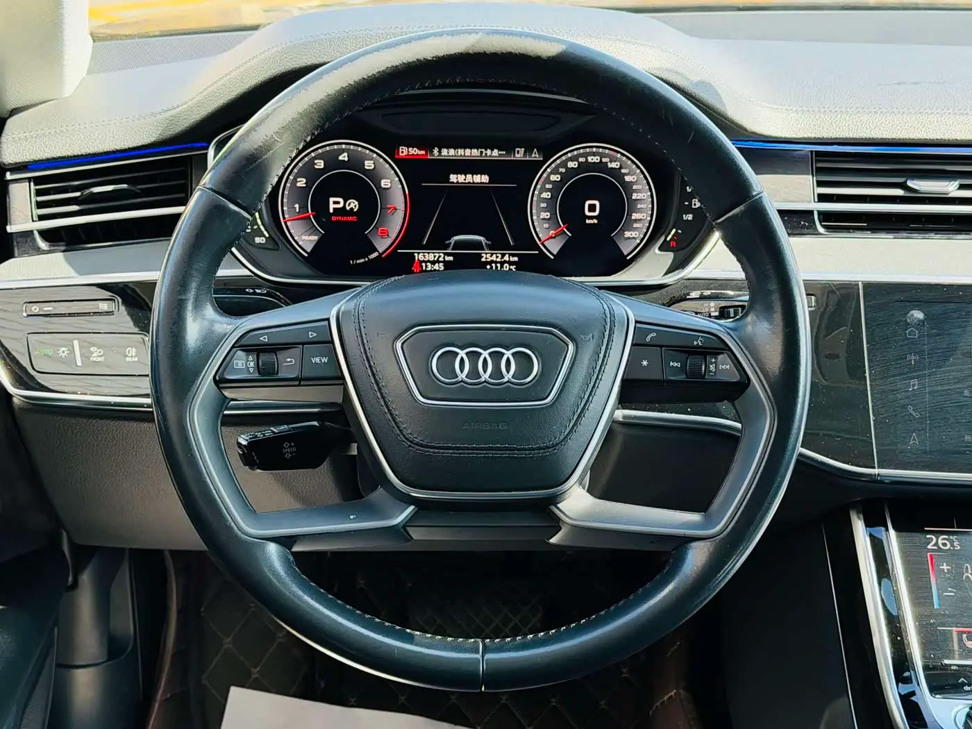 Audi A8 2018 — Фото 8/13
