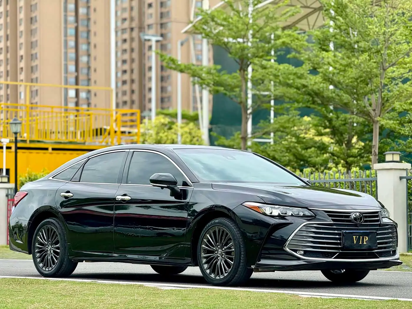 Toyota Avalon 2019 — Фото 3/20