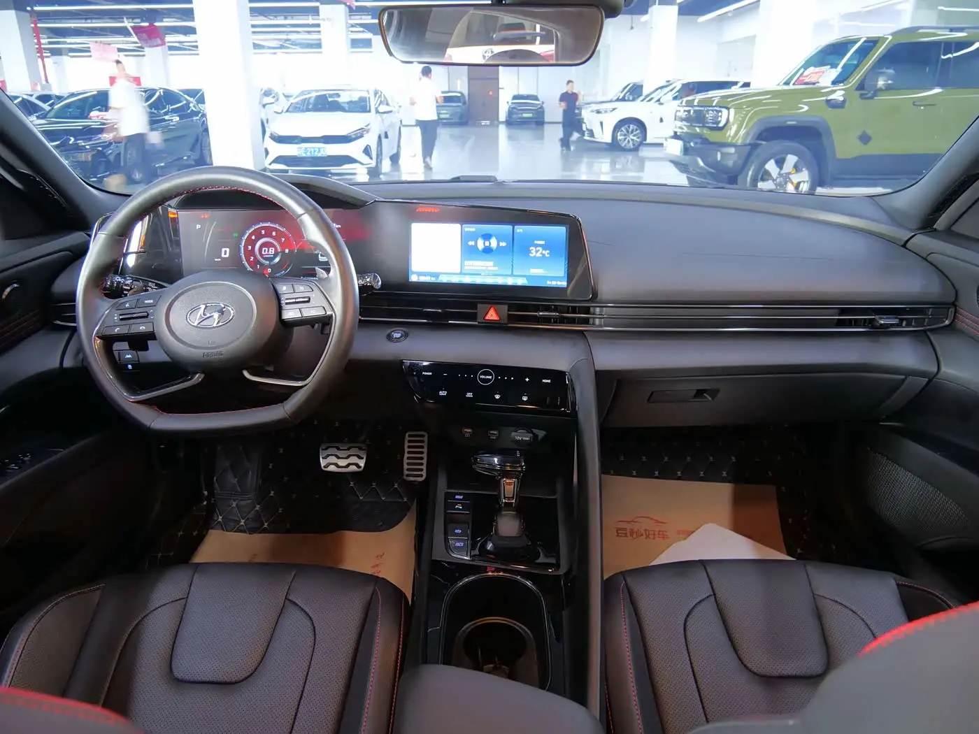 Hyundai Elantra 2023 — Photo 10/18