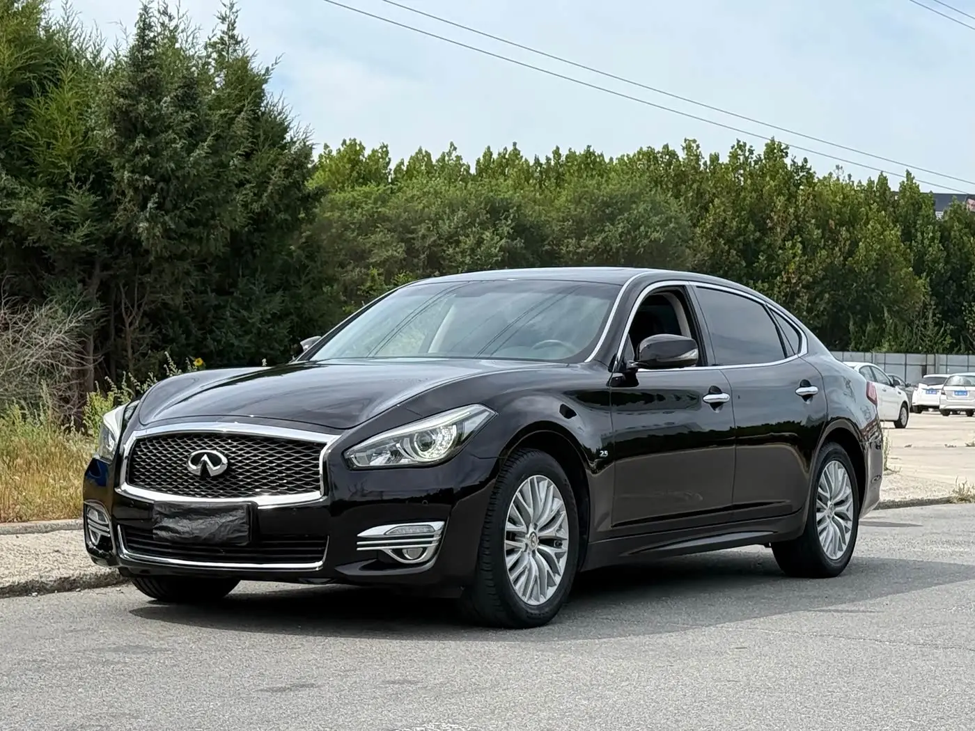 Infiniti Q70 2017 — Фото 1/14