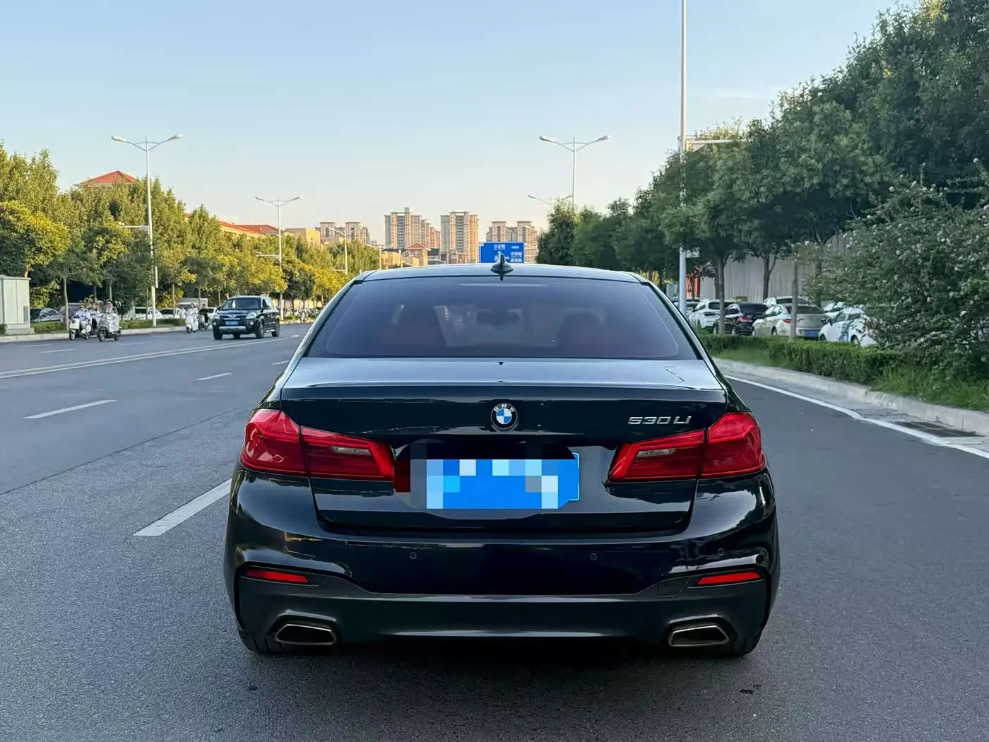 BMW 5 Series 2018 — Фото 8/9