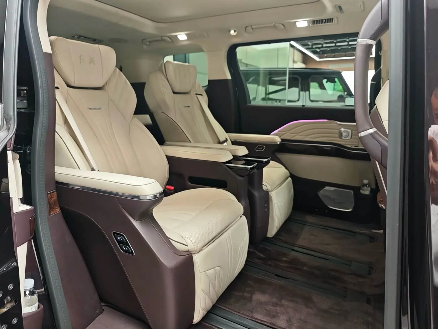 Hongqi HQ9 2023 — Photo 9/18
