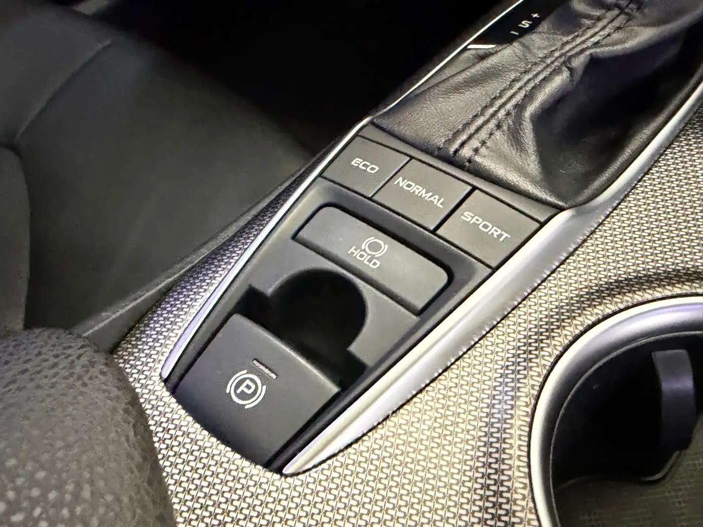 Toyota Camry 2022 — Photo 16/20